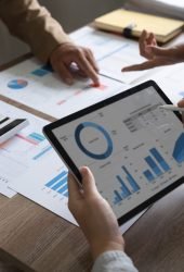 business-adviser-meeting-to-analyze-and-discuss-th-2025-01-10-05-32-19-utc